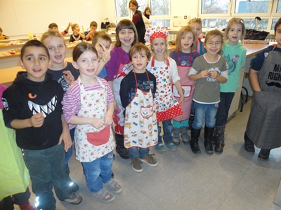 2013 Weihnachtsbäckerei Klasse 1