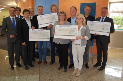 2015 Spende der Raiffeisenbank für Zirkusprojekt
