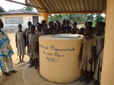 2016 Schulbänke und Brunnen für Togo