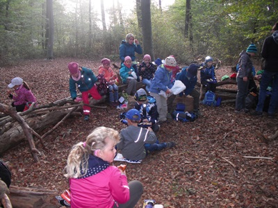 2018 Klasse 2 im Waldklassenzimmer