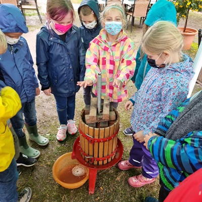 Ausflug der Klasse 2b ins Riedmuseum Ottersdorf
